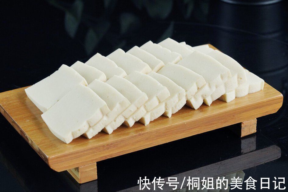 天冷了，想吃豆腐不用买，一碗黄豆一杯醋，教你在家低成本自制