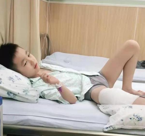 干的事|儿子受伤住院,爸爸妈妈在一旁“开怀畅饮”,儿子:这是人干的事