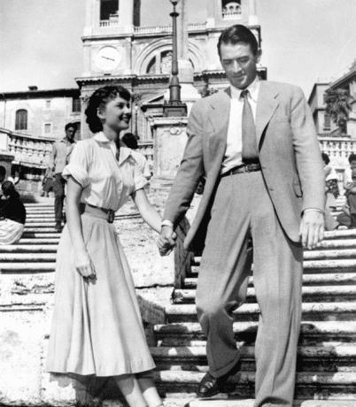 看起来|脸上有这4个“特征”,就放弃“黑长直”吧换上卷发会更女神