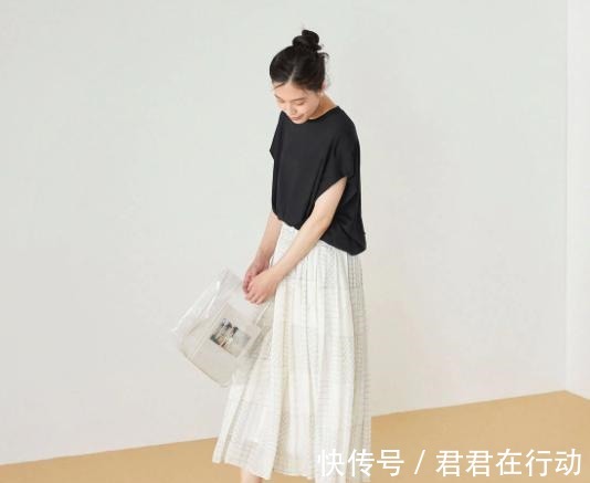 如图 日本太太告诉你,中年女子的搭配,究竟如何穿衣,更显气质!