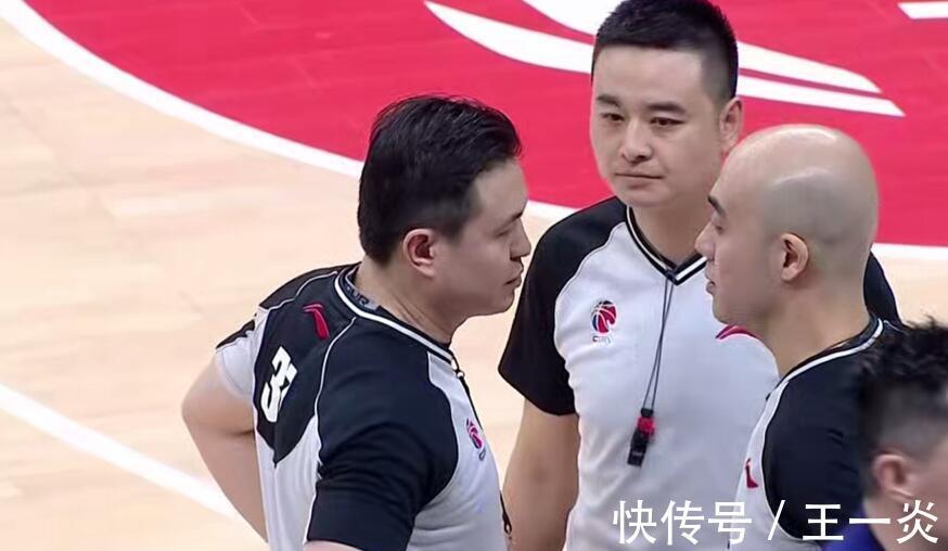 板凳席|辽粤大战爆发激烈冲突!威姆斯韩德君遭驱逐,杜锋一举动获盛赞