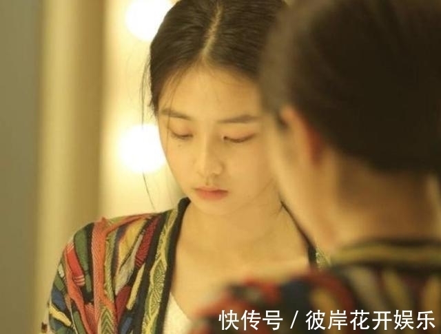 文艺|黄多多晒浴袍美照，抑郁文艺风格很像黄磊，谁能想到才15岁