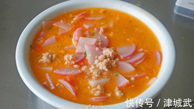 萝卜和它一起炖，味道特别鲜！热腾腾端上桌，营养下饭，吃完暖和