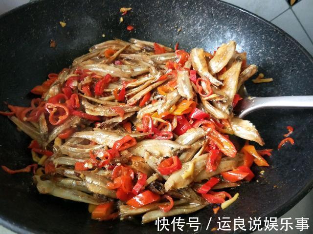 小鱼|在家自制香辣小鱼干，营养美味，香辣过瘾，一口一个超下饭