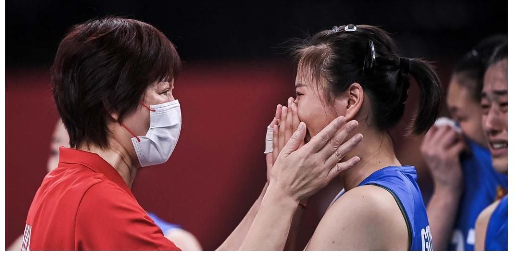 日本女排|中日泪别东京，美国巴西第一，八强对阵出炉，奥运女排积分更新