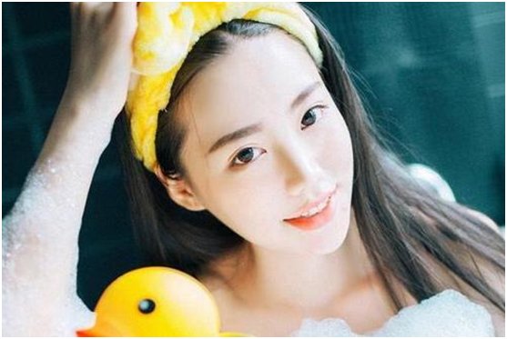 色斑变少，3个习惯是帮手，你若也做，肌肤白净，人好看