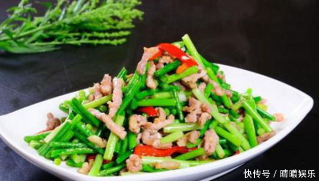 女性不想满脸皱纹,要学会吃三种美食,美容养