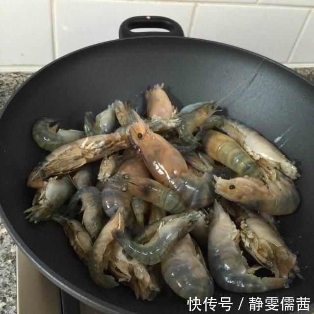 原来蒜香麻油虾这样做更好吃,营养美味又能解馋,怎么都吃不腻