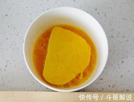 大厨|炸馒头片时,先裹蛋液是不对的,大厨教我正确做法,酥香不吸油