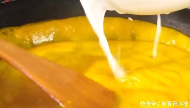 南瓜新做法,不蒸不煮不烙饼,香甜Q弹,孩子一口一个,直说好吃