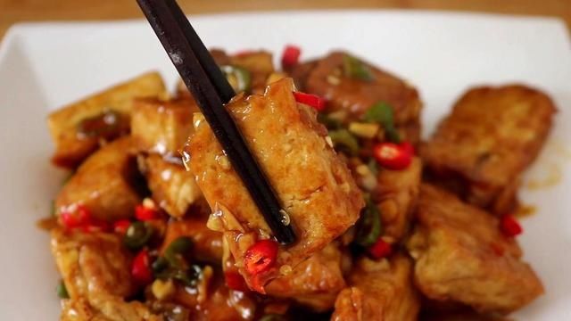 豆腐超好吃的做法，饭店都吃不到，开胃又解馋，越吃越上瘾