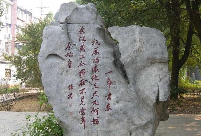 打人者|小巡检暴打奉旨太监，乾隆的操作神了：打人者提拔，被打者发配！