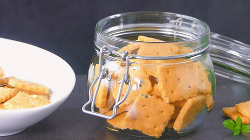 自制无糖咸味小饼干,天然无添加,又香又酥,老人孩子都适合吃