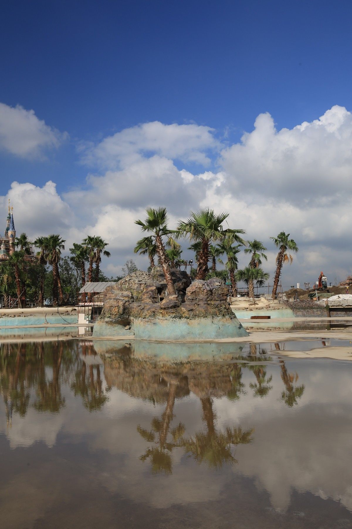  城堡|劳模创新工作室环球影城“造景”，来看水泥砂浆如何变城堡恐龙