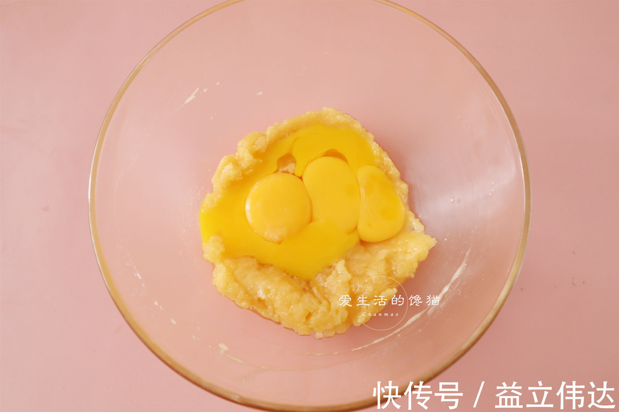 戚风蛋糕|零失败的快手纸杯蛋糕，不开裂，不回缩，小白一次成功，快收藏！