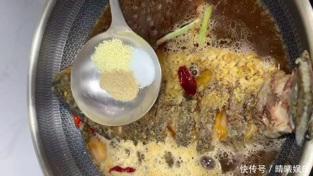红烧鱼怎么做好吃2个环节很重要，肉质鲜嫩味美不腥又入味