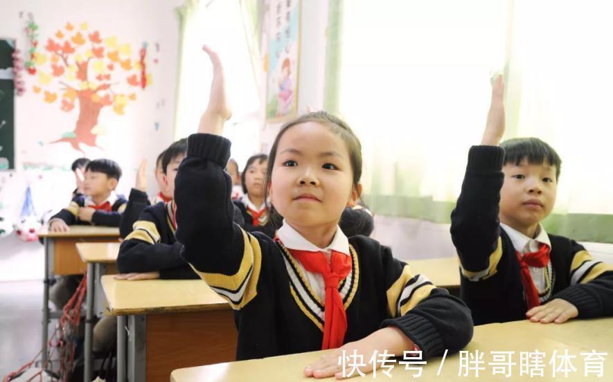 |小学生作文《借钱》走红,内容幽默逻辑思维优秀,老师:满分!