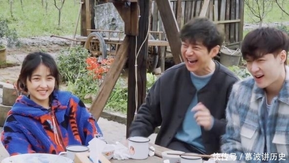 肖战|杨紫调侃做客《向往5》,经常被肖战他们微信吵到,原因引全场大笑