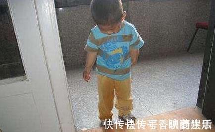 丽丽|家长情绪失控到底多可怕?4岁女孩拉裤子,妈妈一时气愤猛踹一脚