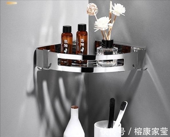 洗脸巾|你家马桶上还在挂毛巾架吗?建议学学年轻人的方法,精致又好用