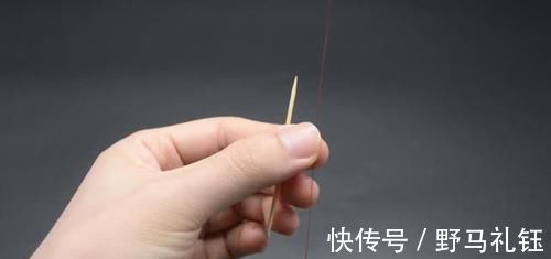 小技巧|不管多小的针眼,一根牙签就能搞定,又快又准0失误,太有用了