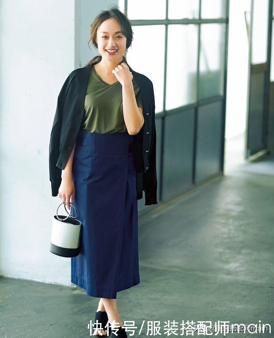 显瘦不挑人，春天的上班装，怎么能没有直筒裙
