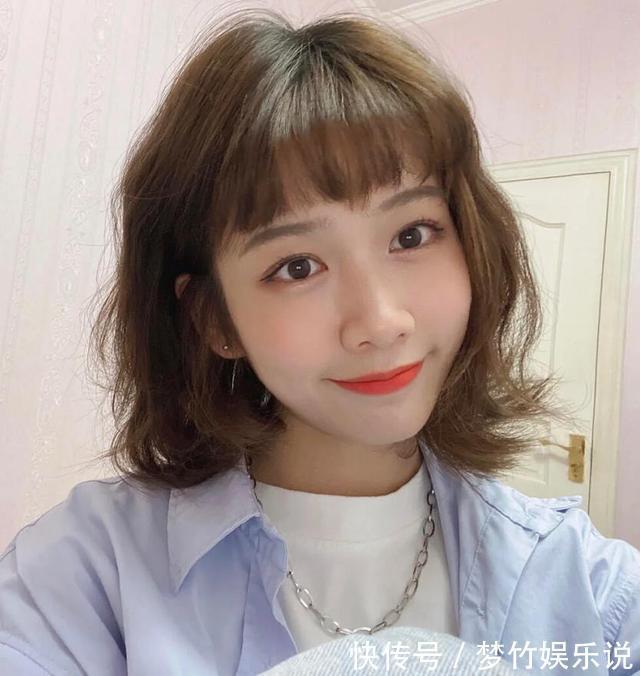 减龄|40岁的女人,别烫“大妈卷”,今年流行“波浪短发”,更减龄
