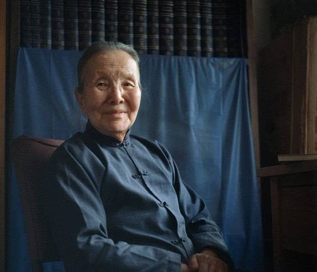 林徽因$被张爱玲讽刺,被林徽因怼,被鲁迅瞧不起,为何她们都看不惯冰心