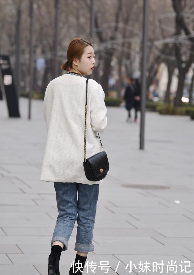 位美女选择|宽松的牛仔裤配上显瘦的效果, 修身的牛仔裤展现身材曲线, 你喜欢哪一种