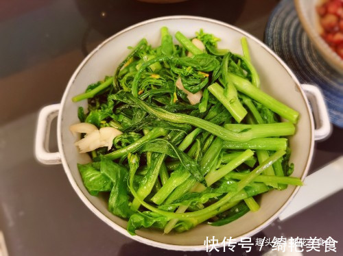 一地鸡毛|晚餐3个菜花了22元，朋友圈评价：这个妈妈会过日子！