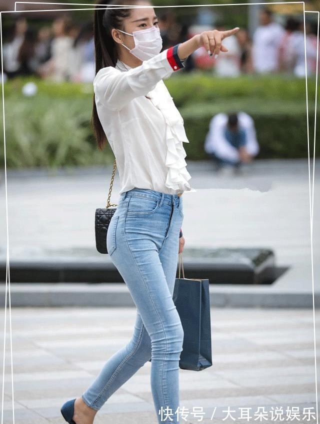 小姐姐 牛仔裤不挑腿型,经典的紧身款型,显得高挑又漂亮!