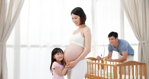 大宝|45岁妈妈生二胎，大一哥哥被迫开始“带娃”，网友：就当提前练手