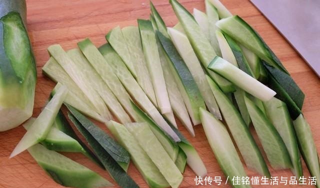 嘎嘣脆|冬天最爱吃的萝卜干,这做法简单省时间,两天就入味,好吃嘎嘣脆