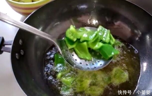 好吃|一道非常好吃又下饭的素菜,鲜香美味多汁,家常菜必备之一