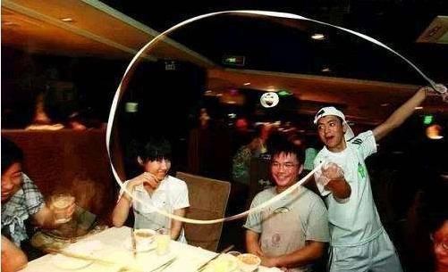  服务员|吃海底捞时，服务员“最怕”遇到的4种人，老板下次别让他进门