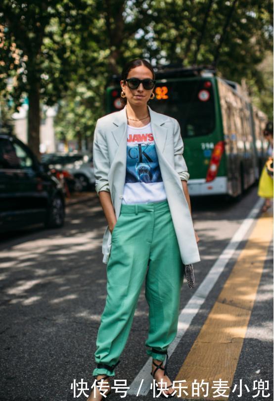 “时髦精”都在穿西装,不仅百搭还帅气,时尚达人抢着穿