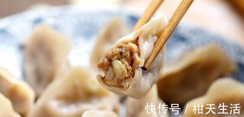韭菜饺子|韭菜饺子易出水,牢记3个技巧,韭菜香气十足,鲜嫩好吃不出水