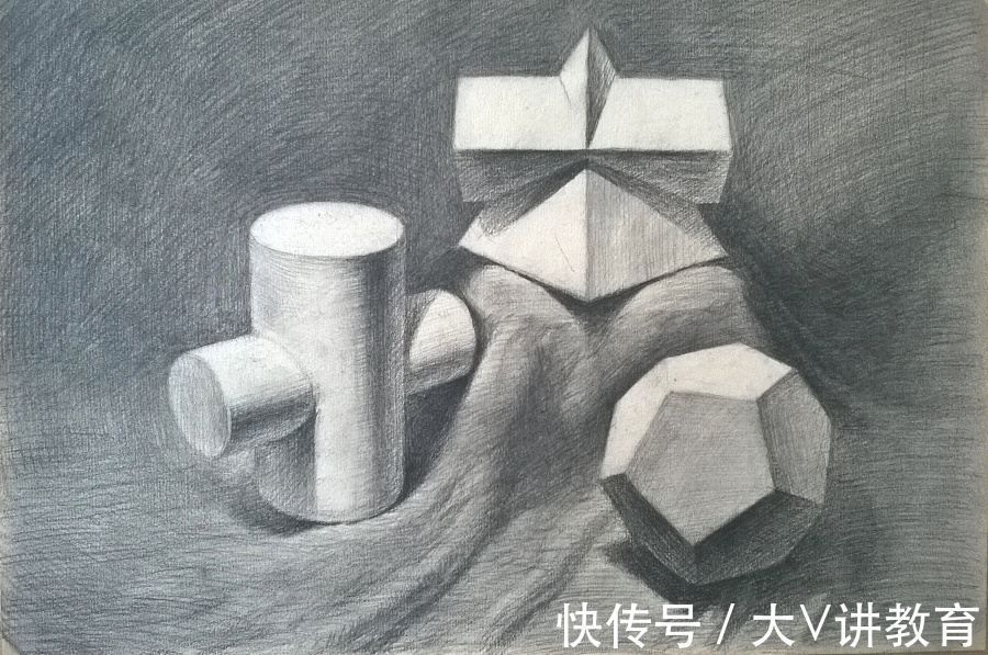 速写$美术生画到一半画风突变,最后作品好似翻车现场,叫人捧腹大笑