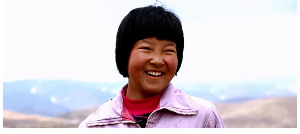 丫头|《变形记》6年后，和爷爷相依为命的丫头去世，富二代做法太暖心