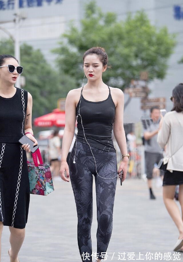 版型 打底裤的装扮青春个性穿着时髦又显瘦,更显年轻!