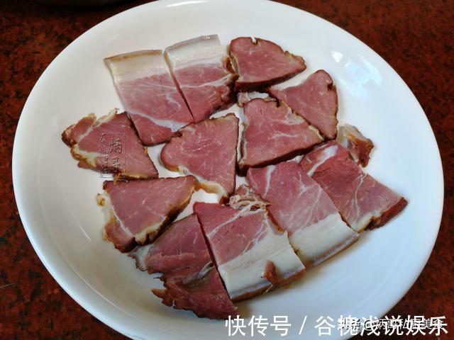 腊肉|夏天,我家就爱这蒸菜,不油炸不爆炒,入锅一蒸就完事,特省事
