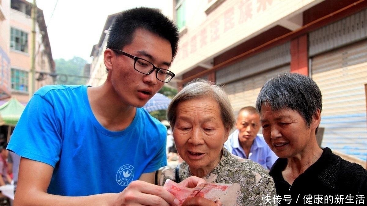 考上|考上大专的儿子,要求每月生活费3000,妈妈的一句话,儿子沉默了