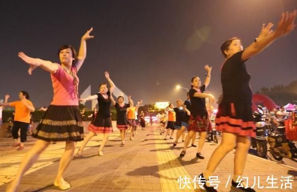 跳广场舞|72岁退休中医自述：养骨其实很简单，做好2件事，或预防骨质疏松