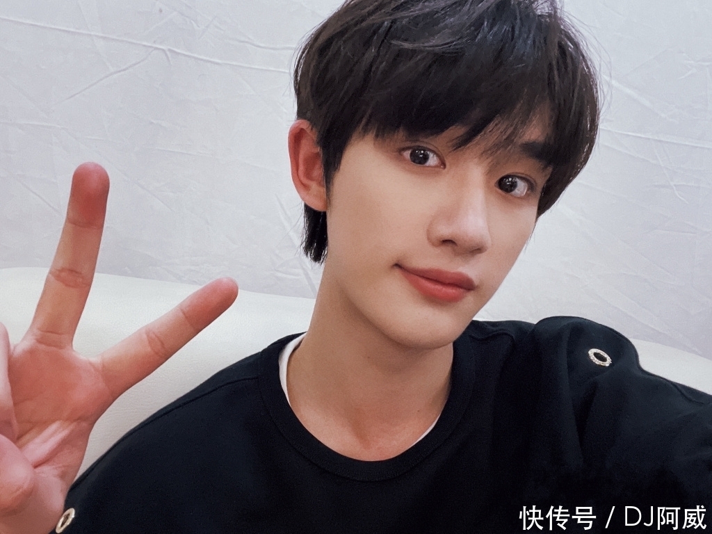 小丁 丁程鑫被《快乐大本营》户外策划总导演冉琪点评