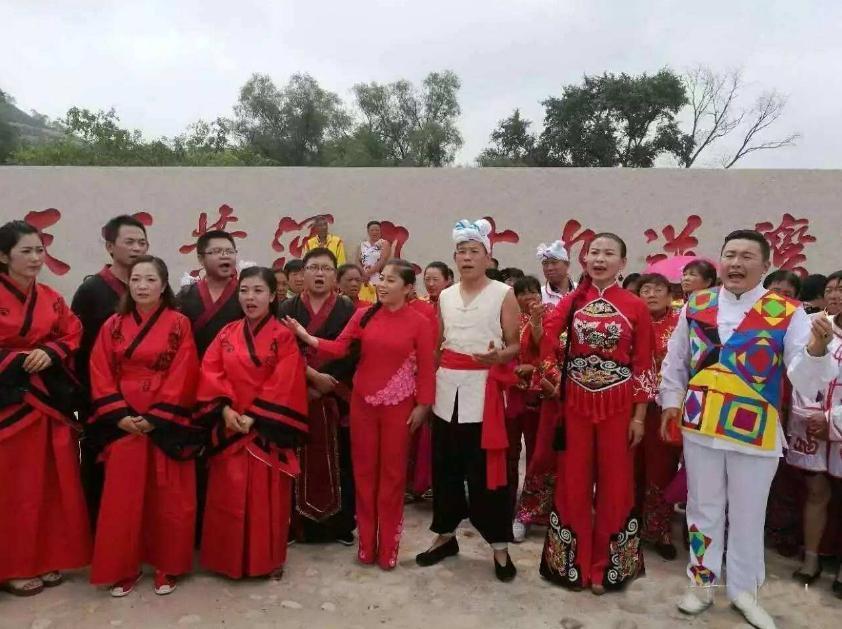 歌手|她四次登上《星光大道》花费120万,不仅没红,还欠债40万