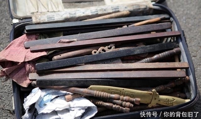 耗时|男子耗时21年从农村收集废品,足足装满30箱,如今价值翻涨