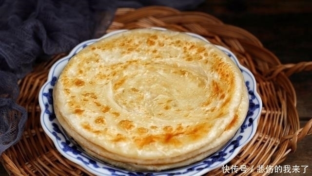 家常烙饼做法,外酥内软又筋道,比油条健康,学会可以出门摆摊了