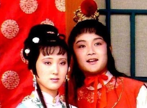 王熙凤!抄检大观园,林黛玉房中搜出一东西有问题,被王熙凤遮掩过去