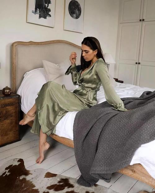 最难穿的绿色竟然2021最流行？原来穿对这么美,超级治愈！