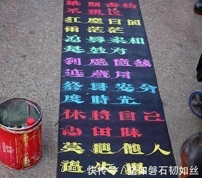 书法家@街头乞丐不甘心现状，苦练书法10年，字体被收购上市，一夜成富豪